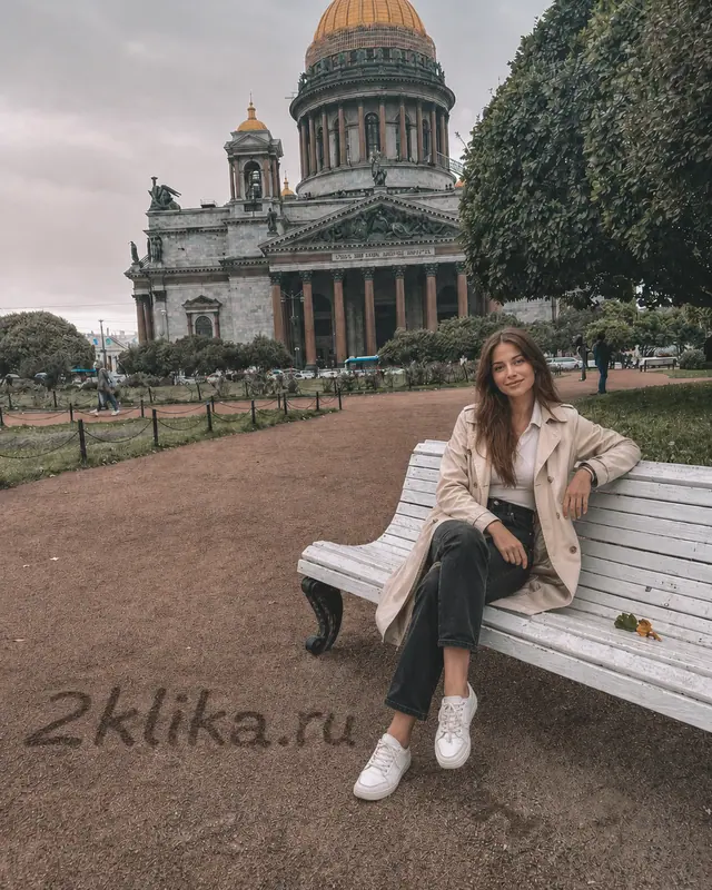 Петербург: скамейка у Исаакиевского собора