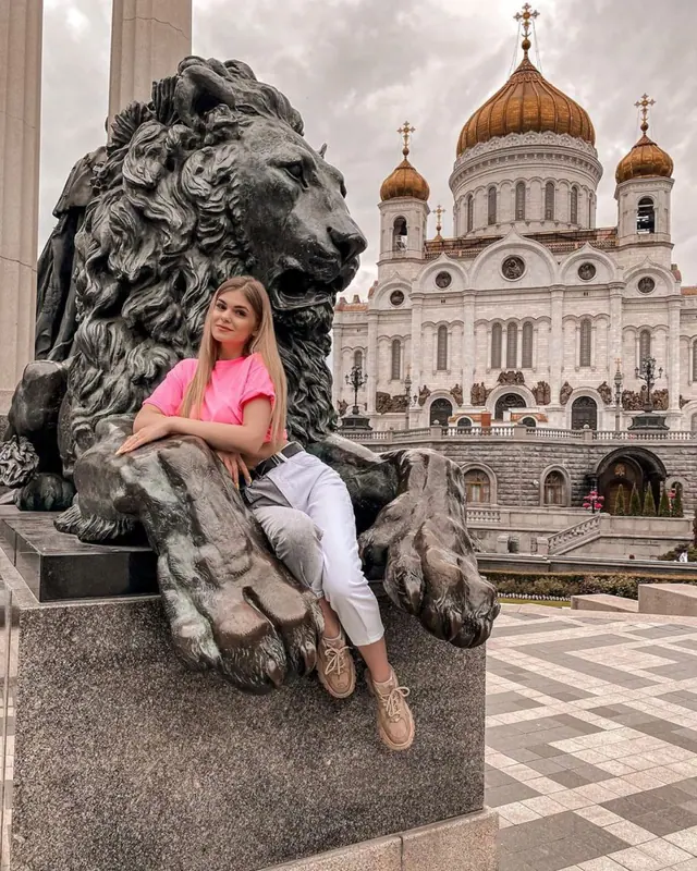 У храма со львом